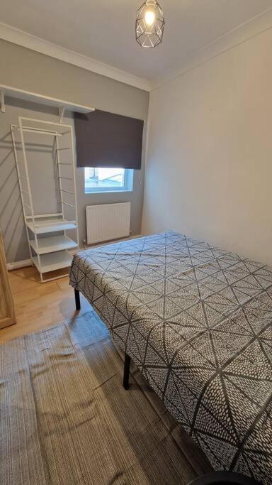 2 Bedroom Flat In Zone 2 Lnd London Exterior photo